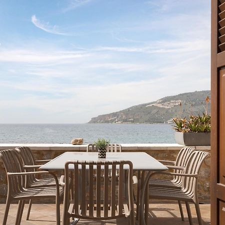 Aura Seafront Villa Néon Oítilon Exterior foto