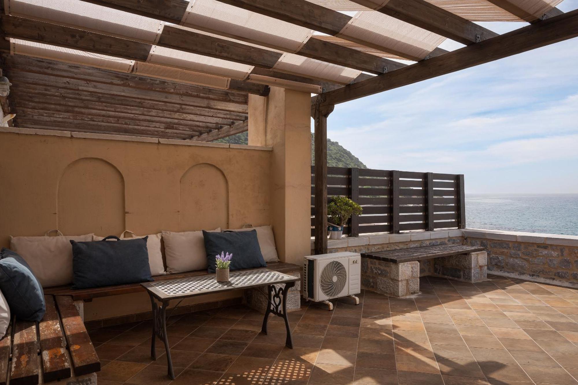 Aura Seafront Villa Néon Oítilon Exterior foto