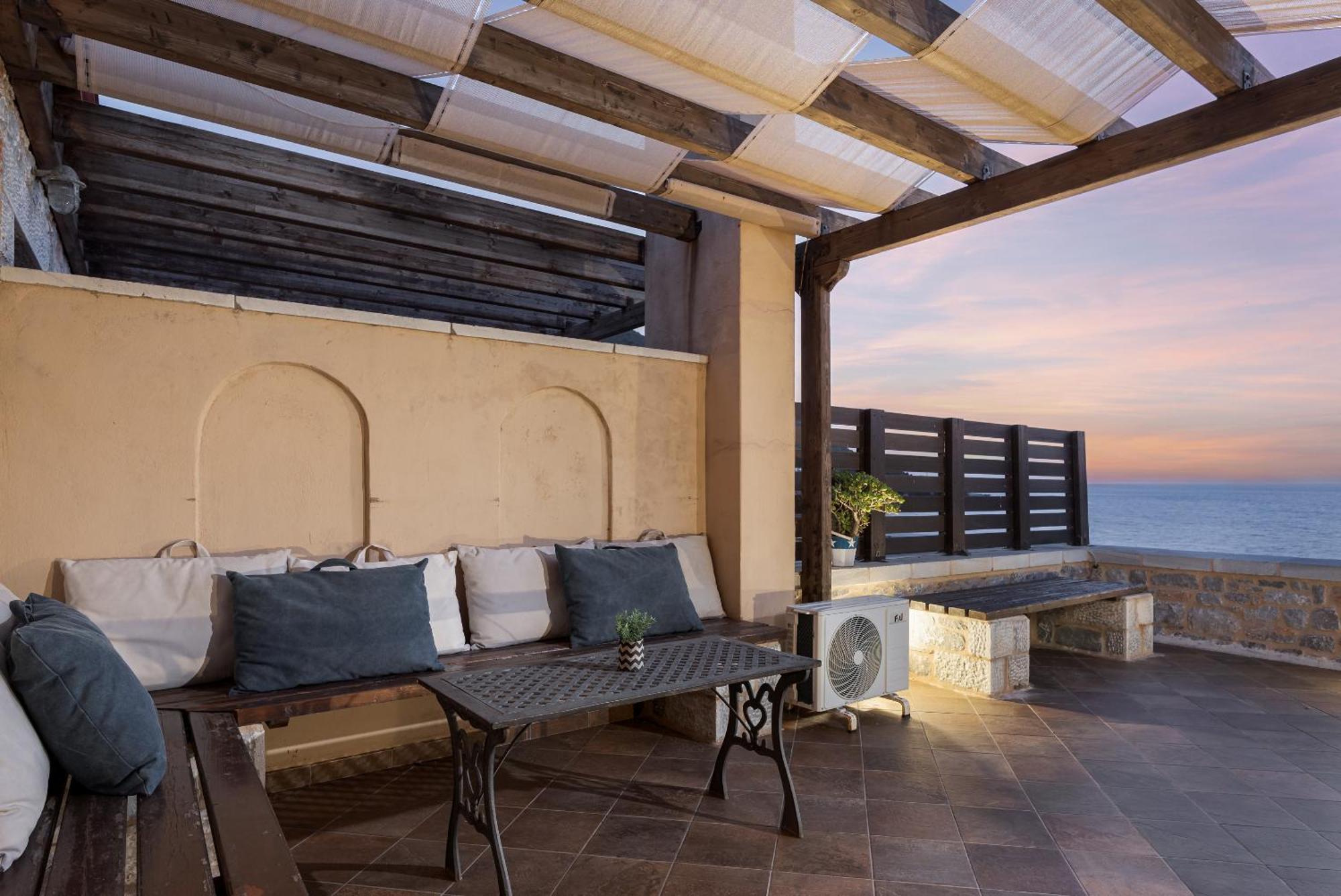 Aura Seafront Villa Néon Oítilon Exterior foto