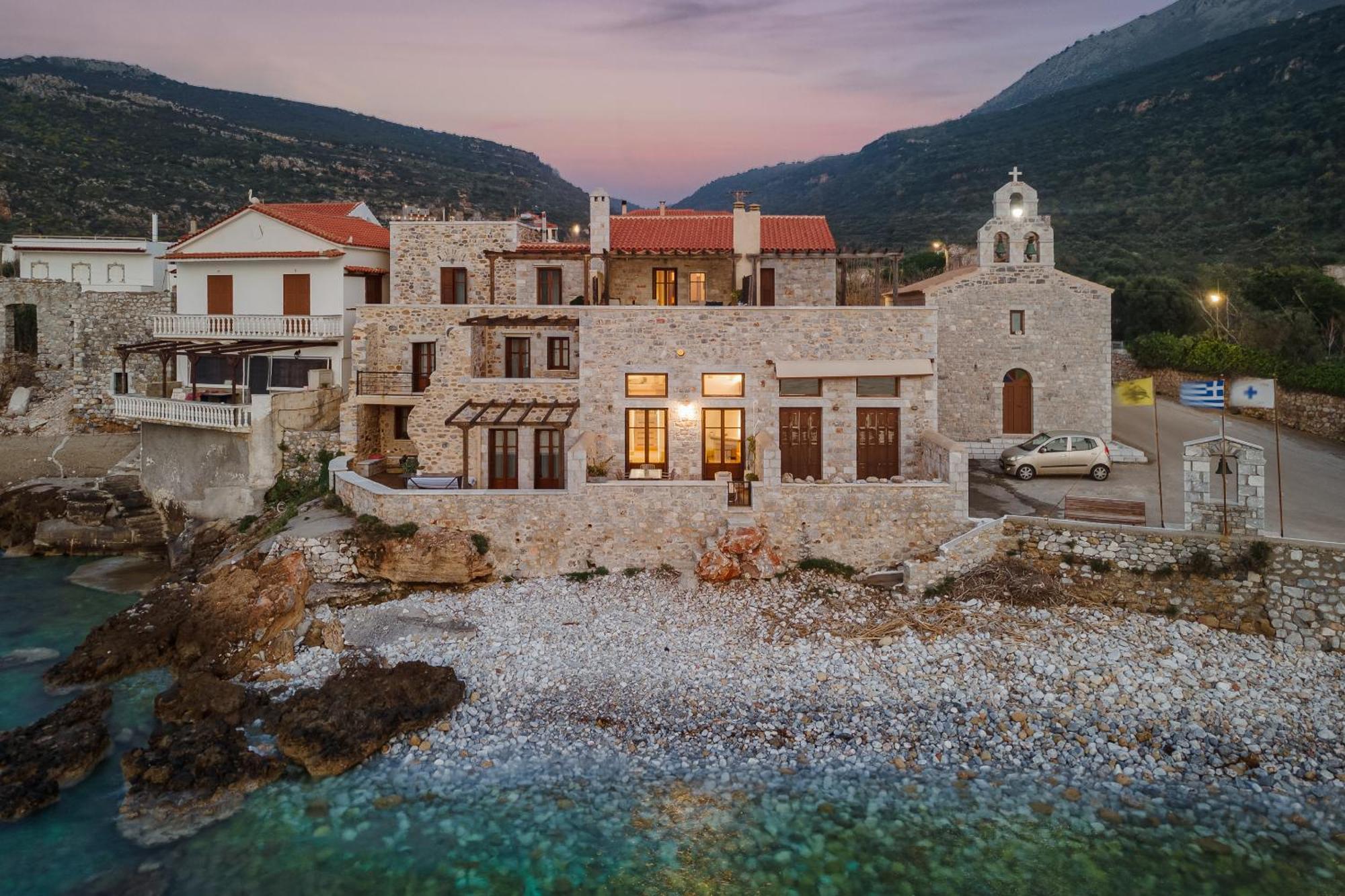 Aura Seafront Villa Néon Oítilon Exterior foto