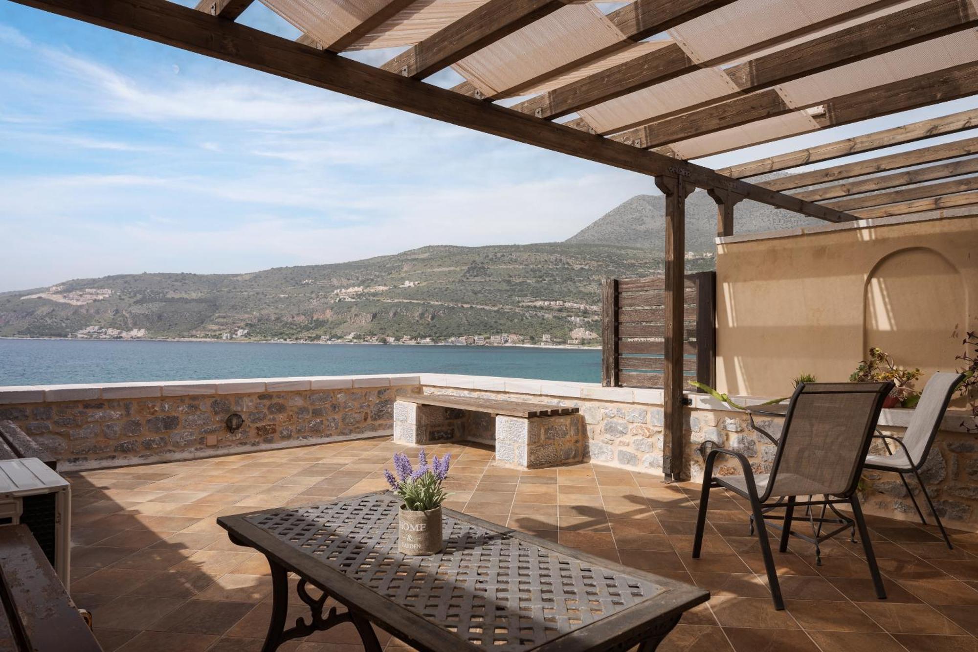 Aura Seafront Villa Néon Oítilon Exterior foto