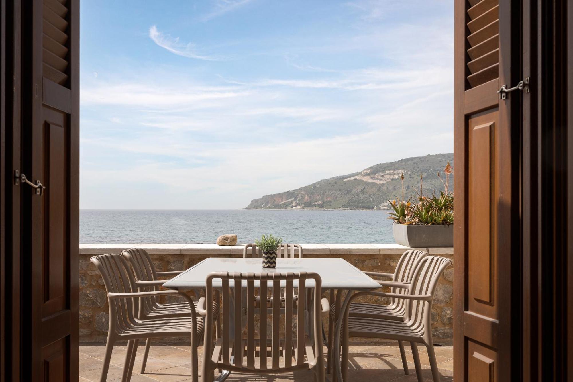 Aura Seafront Villa Néon Oítilon Exterior foto